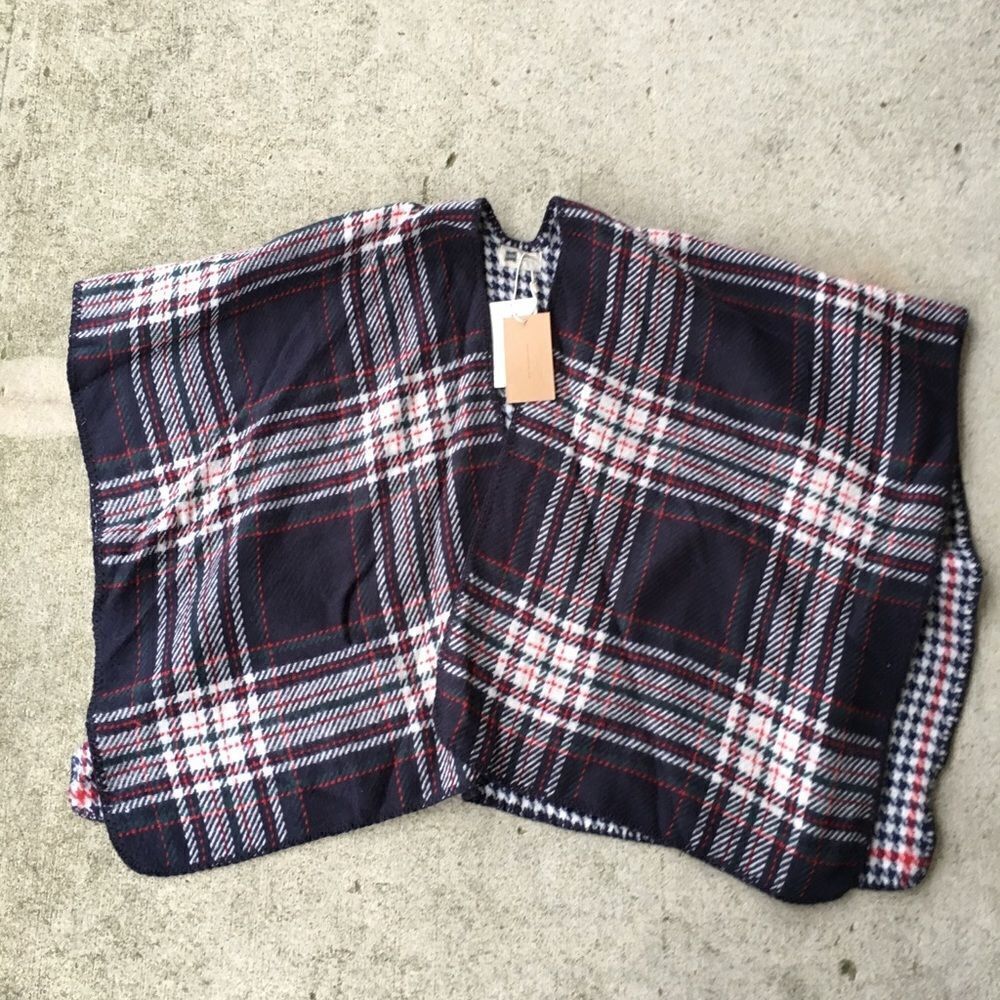 NWT Look by M tartan plaid poncho. OS